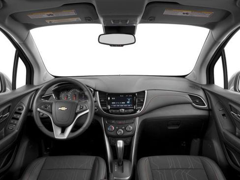 Used 2017 Chevrolet Trax LT w/ LT Convenience Package AWD/4WD image 5