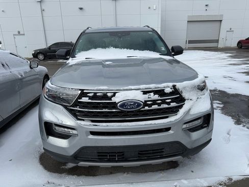 Used 2020 Ford Explorer XLT w/ Equipment Group 202A image 3