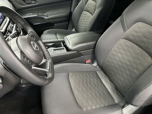 Used 2025 Nissan Pathfinder SV FWD image 10