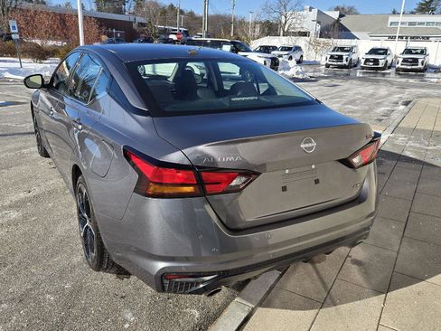 Used 2024 Nissan Altima 2.5 SR w/ SR Premium Package image 11