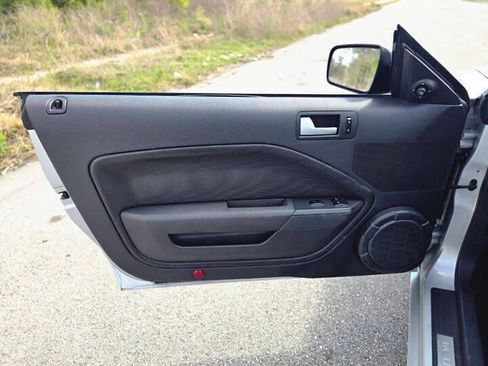 Used 2006 Ford Mustang GT Premium image 10