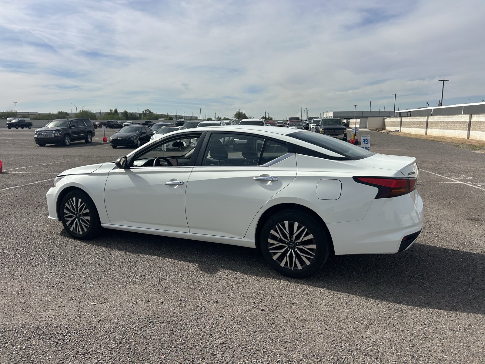 Used 2025 Nissan Altima 2.5 SV AWD/4WD image 3