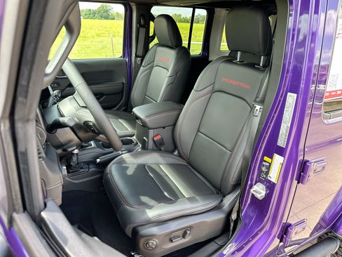 Used 2026 Jeep Wrangler Unlimited Rubicon AWD/4WD image 11