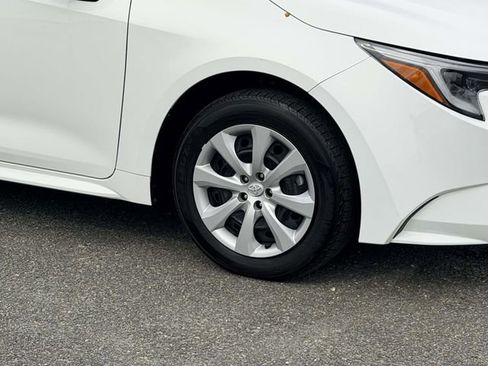 Used 2025 Toyota Corolla LE image 9