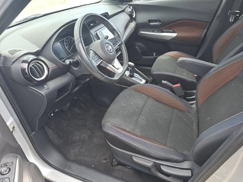 Used 2018 Nissan Kicks SR FWD image 5
