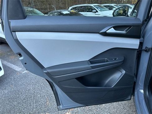 Certified 2022 Volkswagen Taos SEL image 21