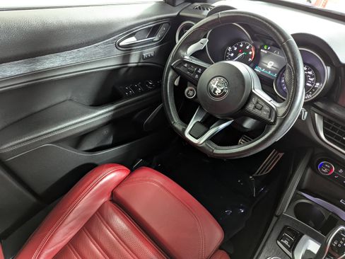 Used 2023 Alfa Romeo Stelvio Sprint image 9