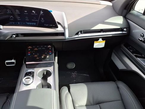 New 2026 Cadillac Vistiq Sport image 17