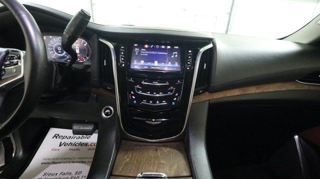 Used 2017 Cadillac Escalade Premium Luxury AWD/4WD image 17