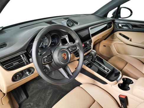 New 2026 Porsche Macan AWD/4WD image 4