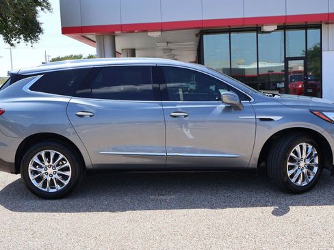 Used 2020 Buick Enclave Premium w/ Sun and Sites Package FWD image 2