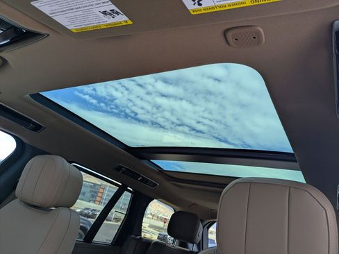 Certified 2023 Land Rover Range Rover SE image 23