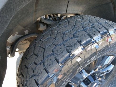 Used 2024 GMC Sierra 2500 AT4 w/ Technology Package image 12