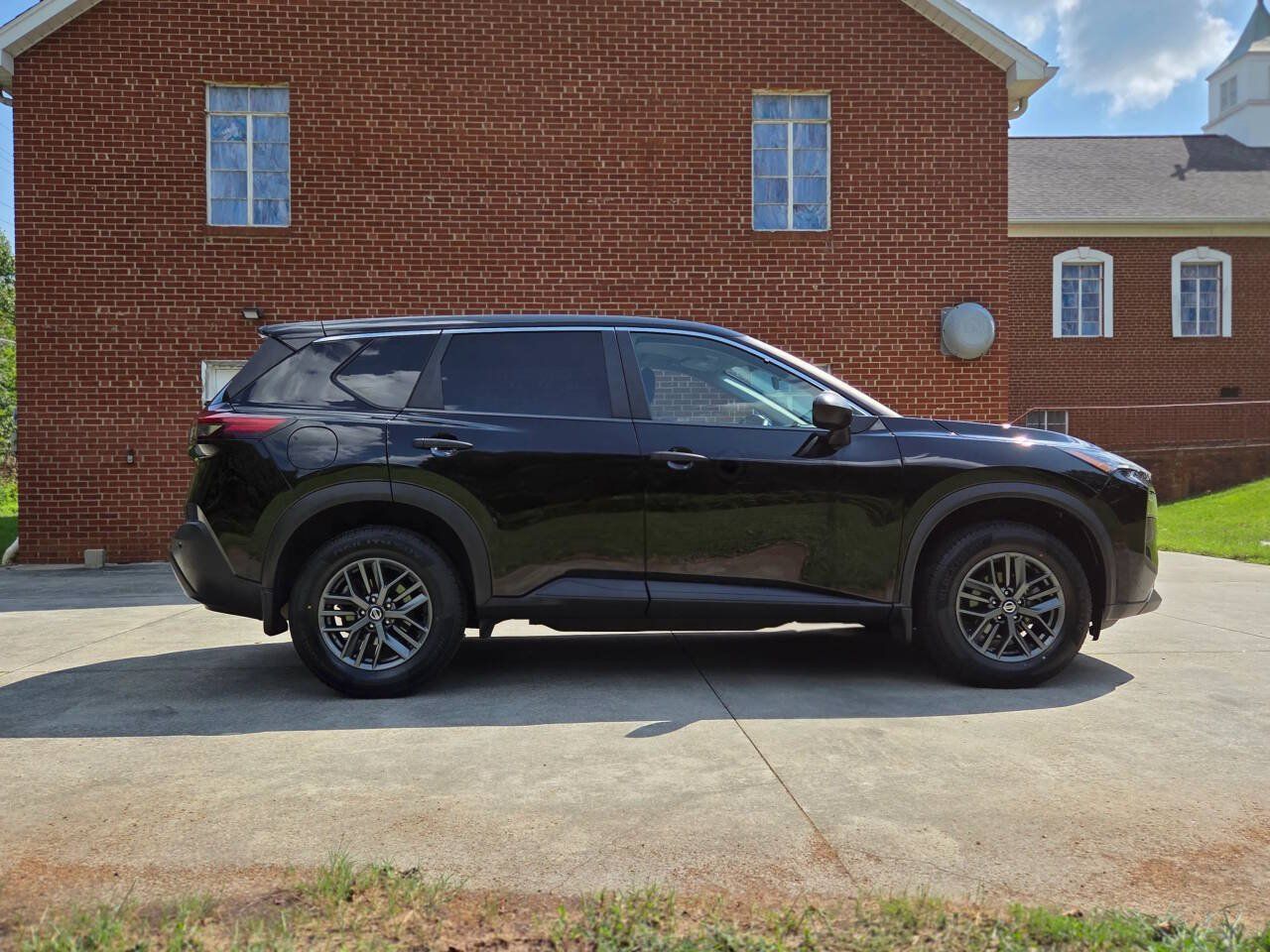 Used 2021 Nissan Rogue S FWD image 4