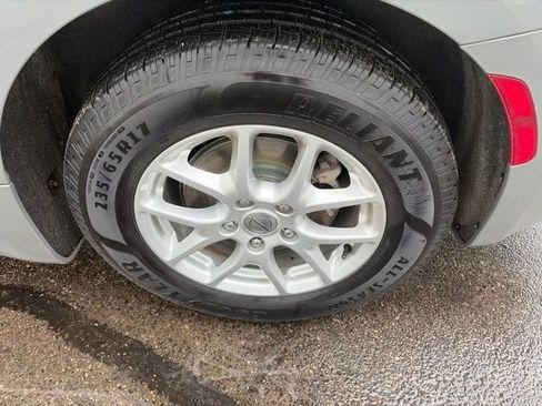 Used 2023 Chrysler Pacifica Touring-L FWD image 41