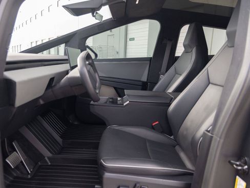 Used 2025 Tesla Cybertruck AWD Crew Cab image 15