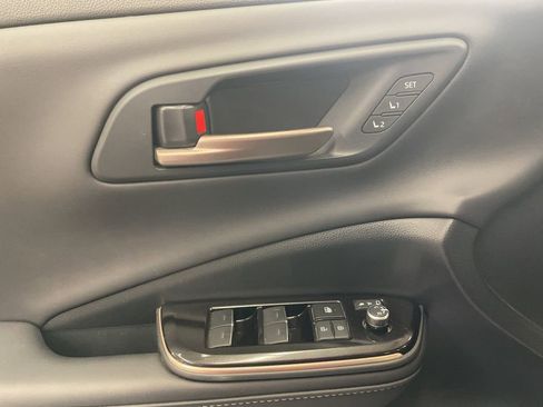 Used 2025 Toyota Crown Signia image 13