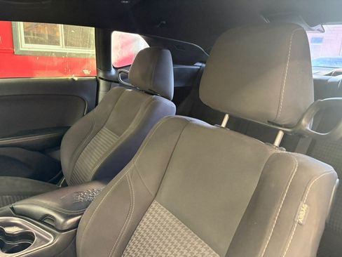 Used 2015 Dodge Challenger SXT RWD image 8
