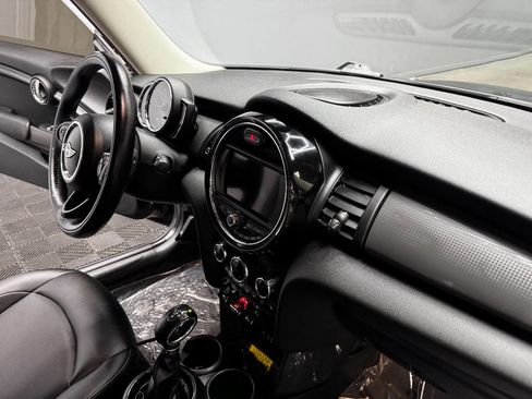 Used 2018 MINI Cooper 2-Door Hardtop w/ Signature Line Package image 39