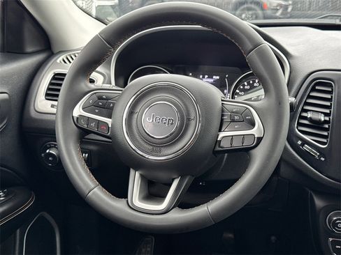 Used 2021 Jeep Compass Latitude image 24