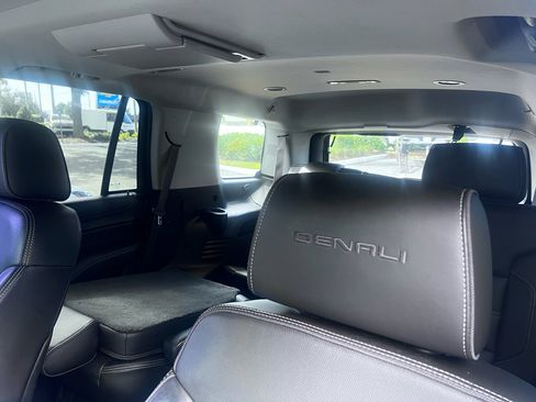 Used 2015 GMC Yukon Denali w/ Premium Package image 17