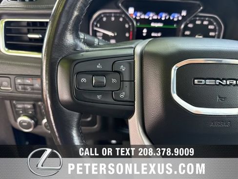 Used 2021 GMC Yukon XL Denali w/ Denali Premium Package AWD/4WD image 32