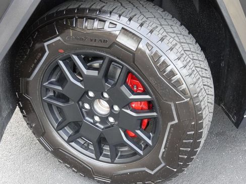 Used 2024 Tesla Cybertruck AWD Crew Cab image 27