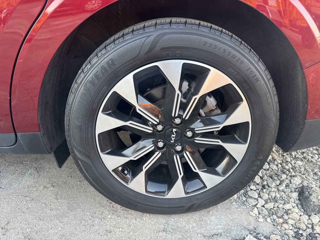 Used 2024 Kia Carnival EX FWD image 10