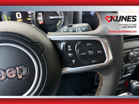 Used 2024 Jeep Wrangler Unlimited Sahara AWD/4WD image 15