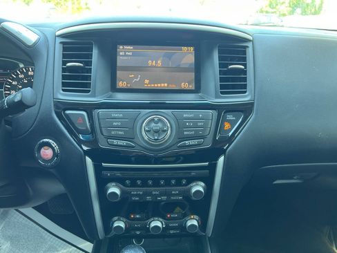 Used 2015 Nissan Pathfinder SV FWD image 16