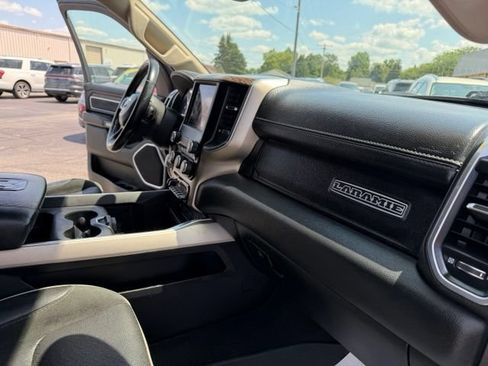 Used 2019 RAM 1500 Laramie AWD/4WD image 3