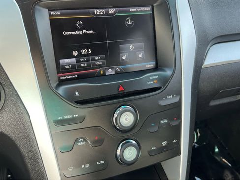 Used 2013 Ford Explorer XLT image 36