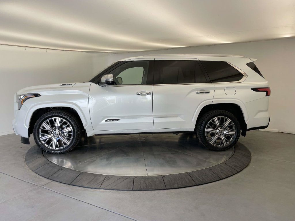Used 2023 Toyota Sequoia Capstone AWD/4WD image 2