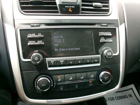 Used 2017 Nissan Altima 2.5 SR FWD image 12