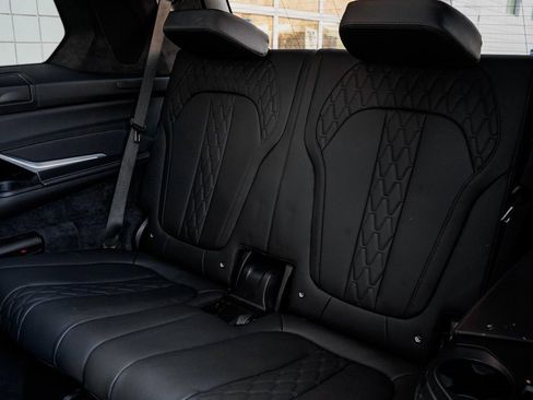 Used 2025 BMW X7 M60i image 21