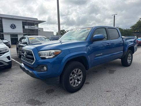 Used 2017 Toyota Tacoma SR5 w/ Tow Package RWD image 32
