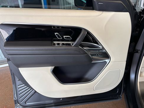 Used 2023 Land Rover Range Rover SE image 19