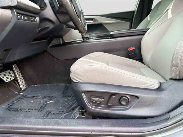 Used 2025 Toyota Camry SE w/ Convenience Package FWD image 17