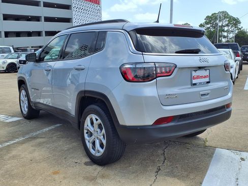 Used 2024 Jeep Compass Latitude AWD/4WD image 4