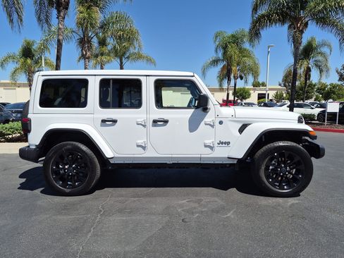 Used 2025 Jeep Wrangler Unlimited Sahara w/ Safety Group AWD/4WD image 11