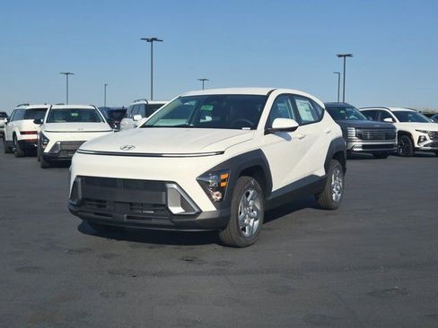 New 2026 Hyundai Kona SE image 3