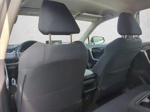 Used 2021 Toyota RAV4 LE image 18