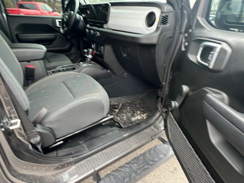 Used 2024 Jeep Wrangler Sport image 19