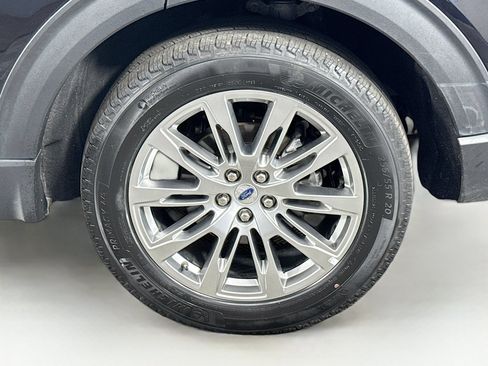 Used 2025 Ford Explorer Platinum AWD/4WD image 9