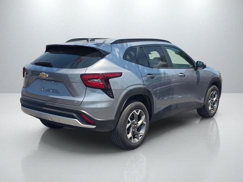 Used 2025 Chevrolet Trax LT w/ LT Convenience Package FWD image 5