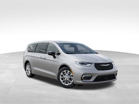New 2026 Chrysler Pacifica Limited image 5