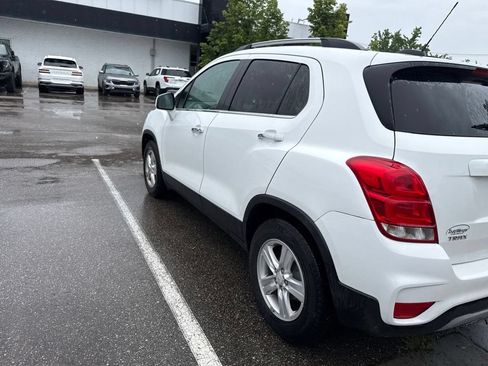 Used 2019 Chevrolet Trax LT w/ LT Convenience Package FWD image 9
