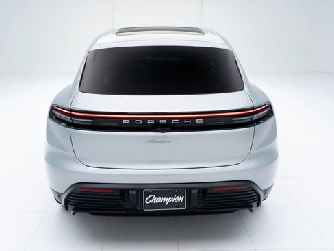 Used 2024 Porsche Macan 4 Electric image 10