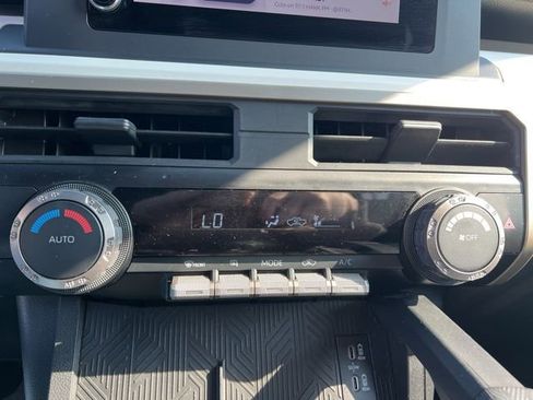 Used 2024 Toyota Tacoma TRD Off-Road image 19