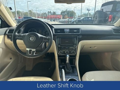 Used 2015 Volkswagen Passat TDI SEL Premium image 18